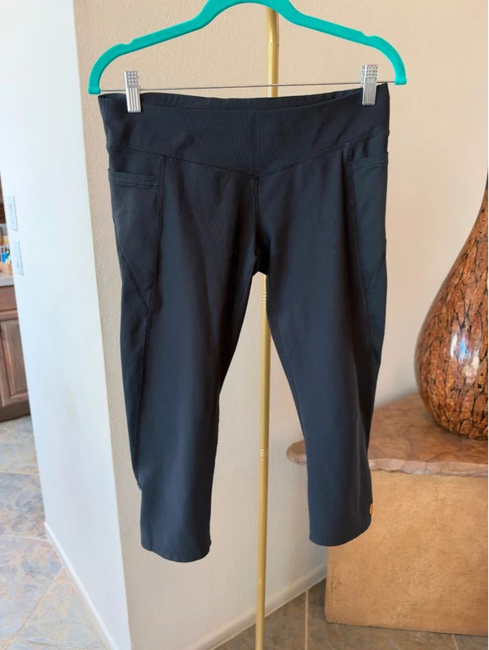 Lucy Yoga Capri Pants Black Running Leggings Medium